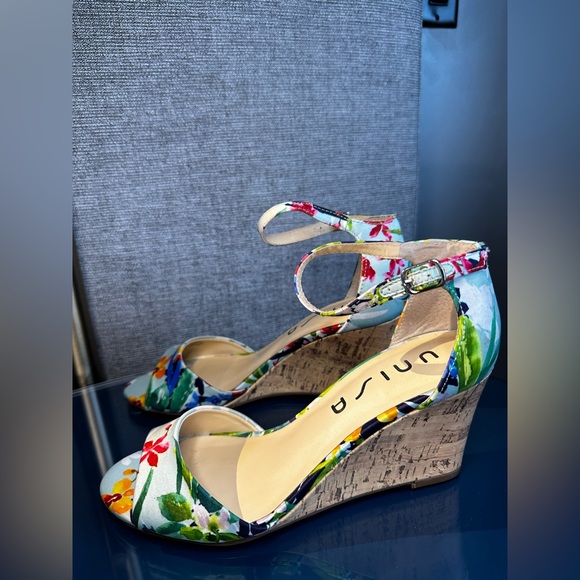 Size 7.5 Unisa Yvette floral print cork wedge.  Like new condition. 3” wedge. - Picture 2 of 6